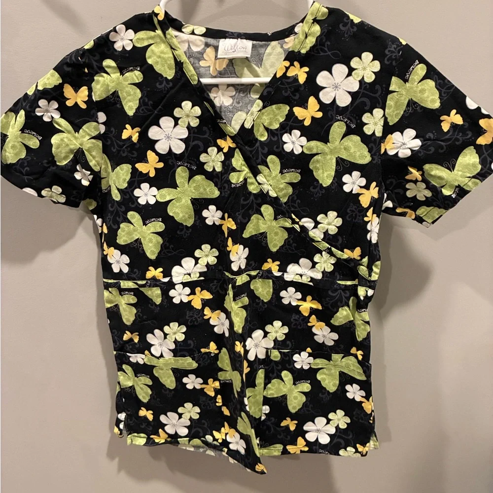 Willow Brook Scrub Top Black, Yellow, Green Women’s Size XS - Picture 1 of 3